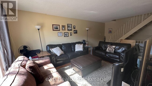 380 Scottsdale Dr in Guelph, ON - Building Photo - Building Photo
