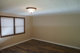 7956 Eastdale Rd in Baltimore, MD - Foto de edificio - Building Photo