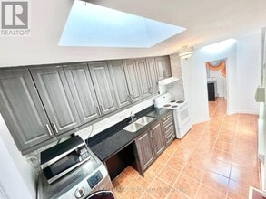 866 Bathurst St in Toronto, ON - Building Photo - Building Photo