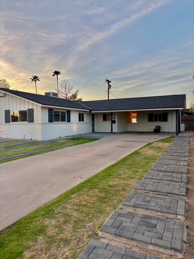 6059 N 22nd Ave in Phoenix, AZ - Foto de edificio - Building Photo