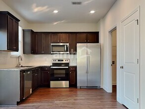 5945 Hampton Creek Rd in Jacksonville, FL - Foto de edificio - Building Photo