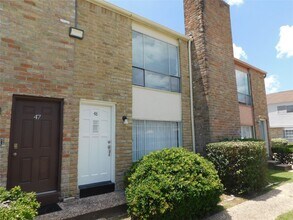 9200 W Bellfort Ave in Houston, TX - Building Photo - Building Photo