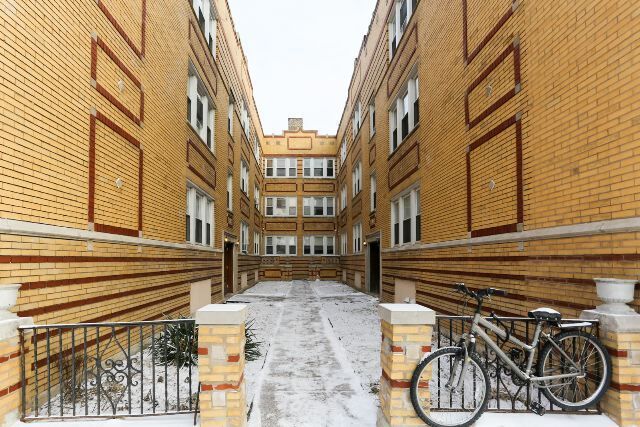 4411 N Kenneth Ave in Chicago, IL - Building Photo