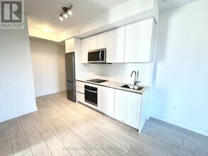 5858 Yonge St in Toronto, ON - Building Photo - Building Photo