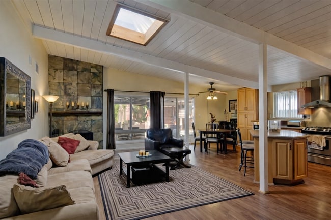 4976 Chaparral Way in San Diego, CA - Building Photo - Building Photo