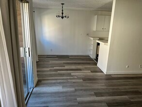 5400 Newcastle Ave, Unit 10 in Encino, CA - Building Photo - Building Photo