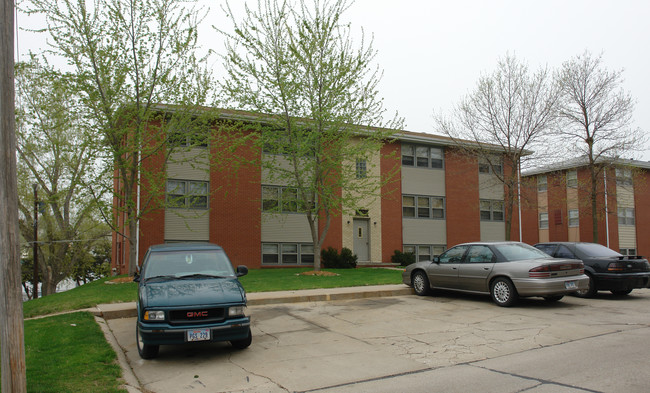 SEDLAK APARTMENTS in Bellevue, NE - Building Photo - Building Photo