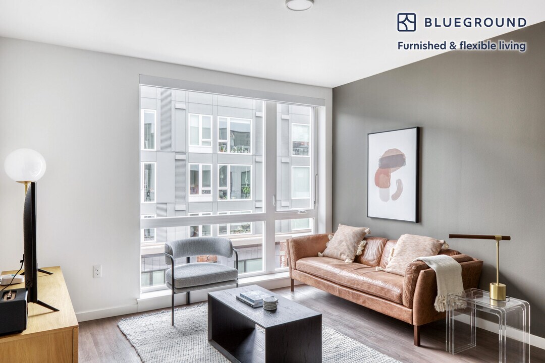 2401 S Jackson St in Seattle, WA - Building Photo