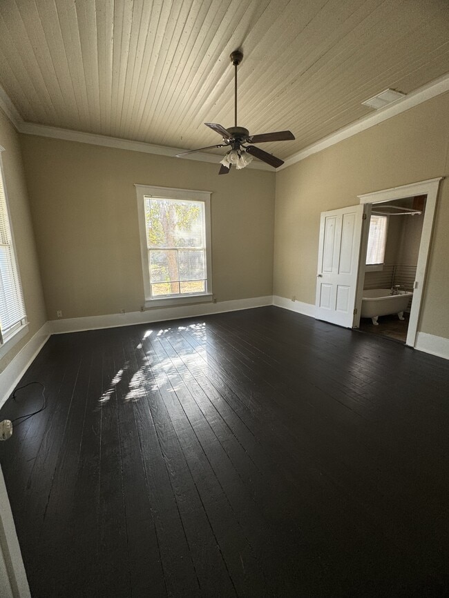 302 N Burleson St in Kyle, TX - Building Photo - Building Photo