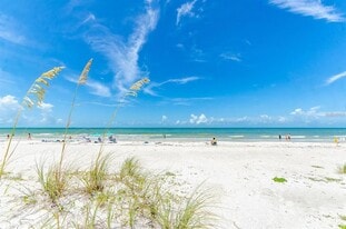 851 Bayway Blvd in Clearwater, FL - Building Photo