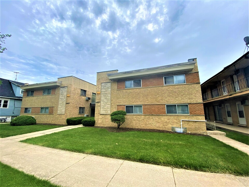 12623 S Lincoln St in Calumet Park, IL - Building Photo