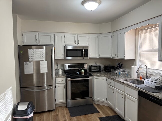 91 Knollwood Dr in Bethel, CT - Building Photo - Building Photo