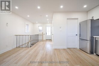 809 Helen Crescent in Pickering, ON - Building Photo - Building Photo