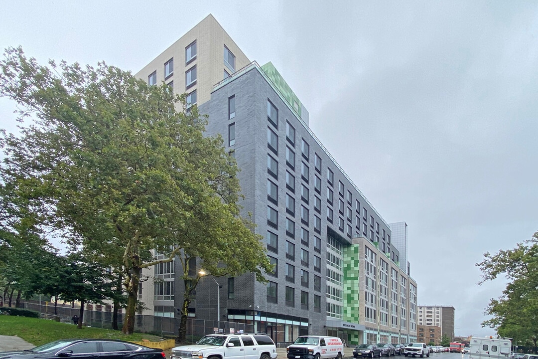 Van Dyke III in Brooklyn, NY - Building Photo