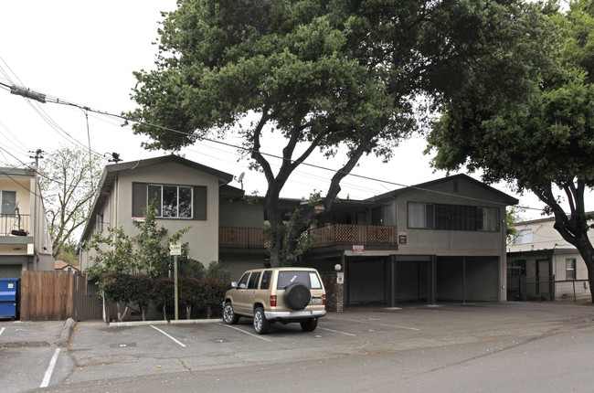 Woodland Park Apartments in East Palo Alto, CA - Building Photo - Building Photo