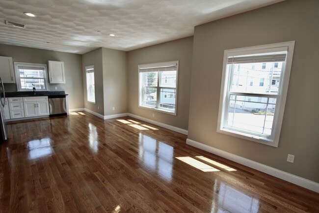 9 Dehon St, Unit 3 in Revere, MA - Building Photo - Building Photo