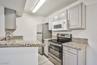 5166 S Jones Blvd in Las Vegas, NV - Building Photo - Building Photo