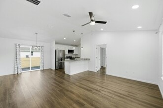 5405 NW 8th Pl in Ocala, FL - Building Photo - Building Photo