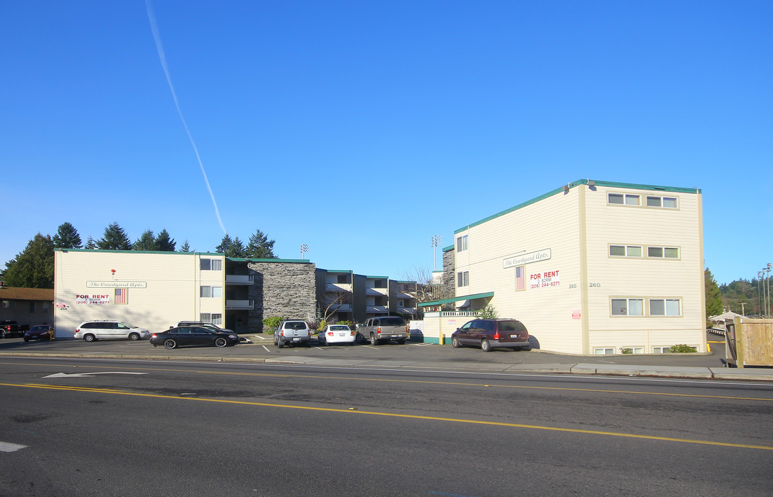 The Courtyard Apartments in Burien, WA - Foto de edificio