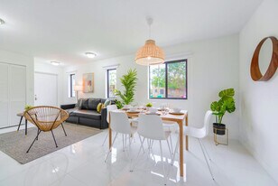 2241 NW 50th St in Miami, FL - Building Photo