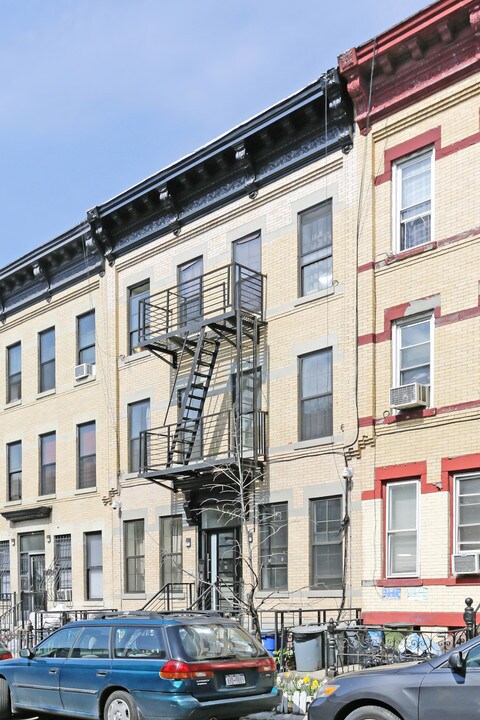 871 Hart St in Brooklyn, NY - Building Photo