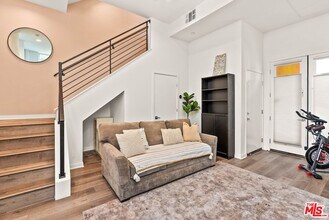 3034 1/4 N Coolidge Ave in Los Angeles, CA - Building Photo - Building Photo