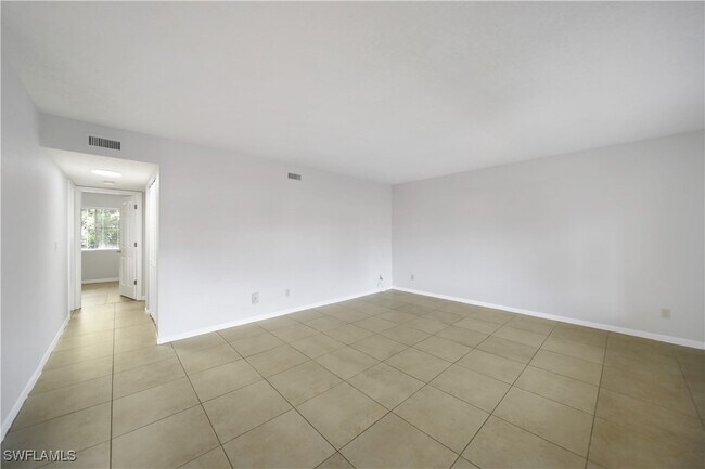 4621 Bayshore Dr in Naples, FL - Building Photo - Building Photo