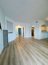 8886 W Flagler St in Miami, FL - Building Photo - Building Photo