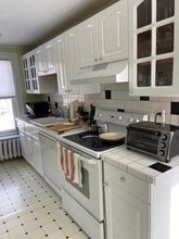 16 Rustcraft Rd in Dedham, MA - Foto de edificio - Building Photo