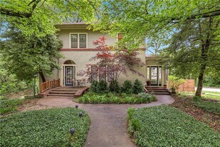 402 W Ila St in Fayetteville, AR - Building Photo