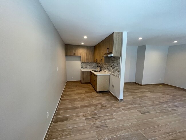 20301 Cohasset St, Unit 5