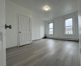 4 SEIDLER St in Jersey City, NJ - Building Photo - Building Photo