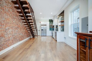 2835 Diamond Dr in Philadelphia, PA - Building Photo