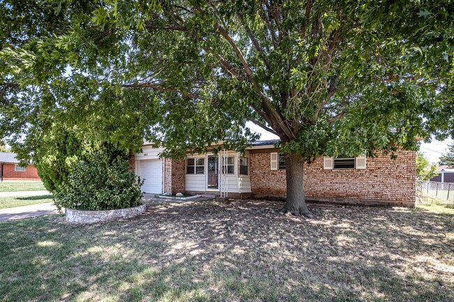 property at 4802 SE Avalon Ave