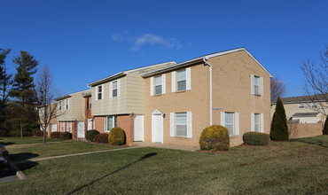 Colonial Manor Townhomes in Hagerstown, MD - Building Photo - Building Photo