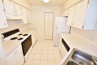 2527 NW 37th Pl in Gainesville, FL - Building Photo - Building Photo