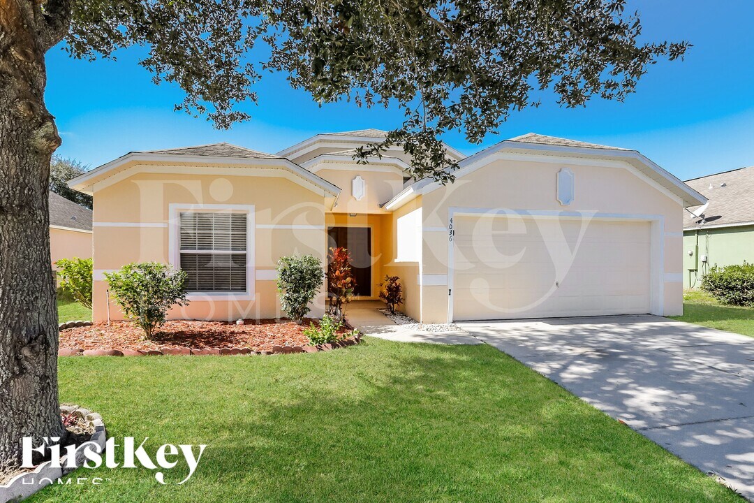 4036 Waltham Forest Dr in Tavares, FL - Building Photo