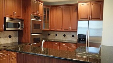 608 Stanton Dr in Weston, FL - Building Photo - Building Photo