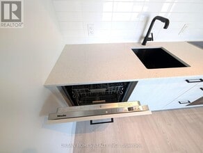 1 Quarrington Lane in North York, ON - Building Photo - Building Photo