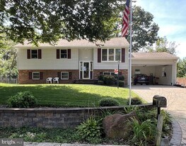 271 Crandell Rd in Severna Park, MD - Building Photo