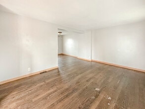 5156 W 63rd Pl in Chicago, IL - Building Photo - Building Photo