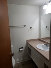 908 Cook St in Victoria, BC - Building Photo - Building Photo