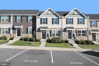206 Spring Pl in Strasburg, VA - Building Photo - Building Photo