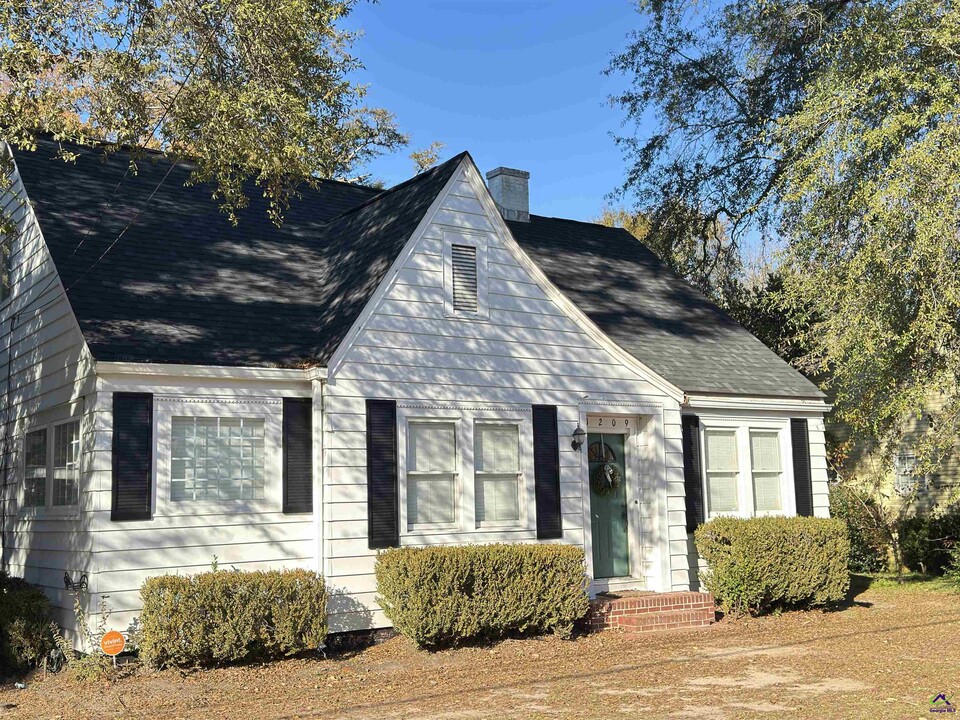 1209 Swift St in Perry, GA - Building Photo