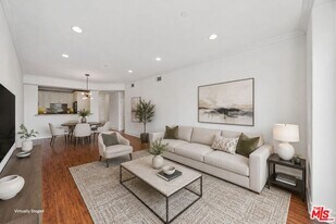 1050 S Holt Ave in Los Angeles, CA - Building Photo