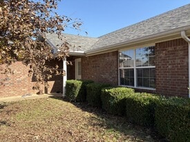 1423 Crape Myrtle Dr in Clarksville, AR - Building Photo