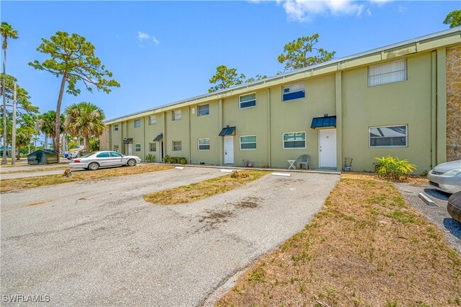 property at 1852 Golf View Ave