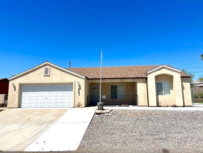 2093 Trinidad Dr in Bullhead City, AZ - Building Photo - Building Photo