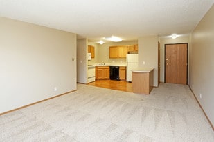 Lake Shore Park in Ankeny, IA - Building Photo