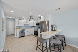 1435 Curlew Ave in Naples, FL - Foto de edificio - Building Photo